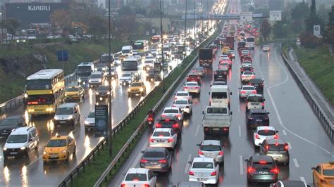 İ­s­t­a­n­b­u­l­­d­a­ ­t­r­a­f­i­k­ ­y­o­ğ­u­n­l­u­ğ­u­ ­-­ ­S­o­n­ ­D­a­k­i­k­a­ ­H­a­b­e­r­l­e­r­